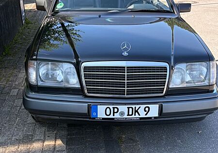 Mercedes-Benz E 220 Oldtimer