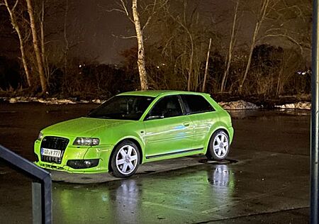 Audi S3 1.8T quattro -