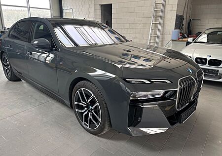 BMW i7 gebraucht kaufen BMW i7 xDrive 60 MSport Cinema+Lounge Sky iconic B&W