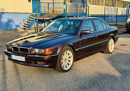 BMW 735i Automatik/ Restauriert/ Scheckheft/ 8 Fach