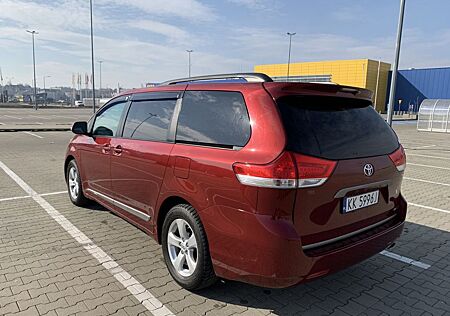 Toyota Sienna LE 8 PASSENGER VAN, 6 speed automat