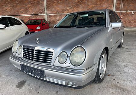 Mercedes-Benz E 290 TD AVANTGARDE/AUTOMATIK/SHZ/TEMPO