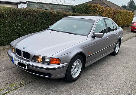 BMW 520i