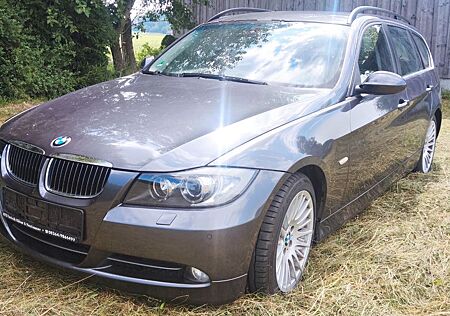 BMW 330xd touring Allrad grau Tüv neu