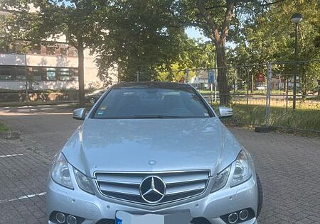 Mercedes-Benz E 350 Coupé CGI BlueEFFICIENCY ELEGANC...