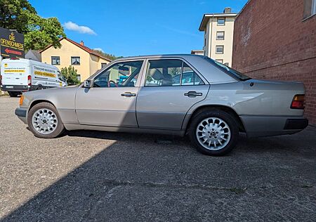 Mercedes-Benz 230 124 Stufenheck E