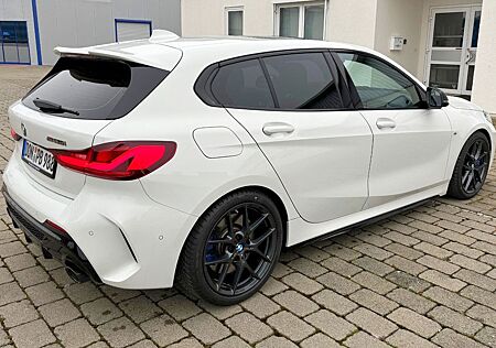 BMW 135 M135i xDrive Pano PA Ad.LED Lenk.Heiz. H&K L