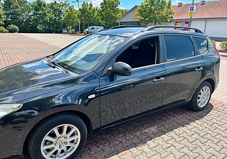 Hyundai i30 CW blue 1.6 CRDi 66 kW Classic Classic