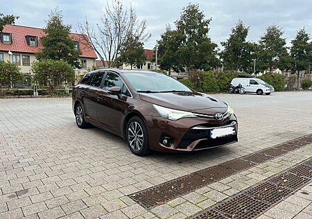 Toyota Avensis 2,0-l-D-4D Business Ed. Touring Spor...