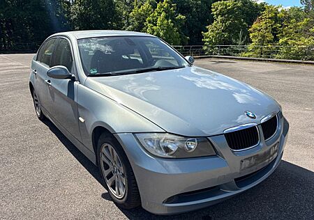 BMW 318i Limousine ~AHK~SHZ~PDC~