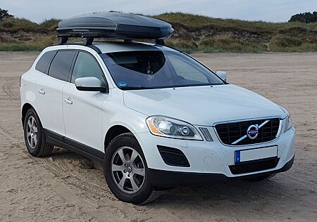 Volvo XC 60 XC60 DRIVe Summum - AHK - 8fach bereift