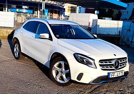 Mercedes-Benz GLA 180 Automatik | DISTRONIC | LED | 360° | Sch