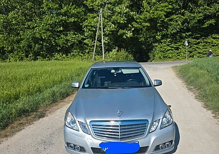 Mercedes-Benz 220