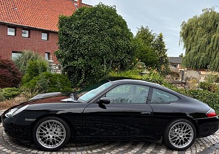 Porsche 996 Carrera 4 Coupé Carrera