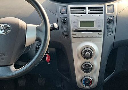Toyota Yaris 1,0-l-VVT-i Cool Cool