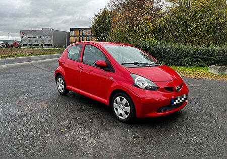 Toyota Aygo (X) gebraucht kaufen Toyota Aygo (X) Aygo (X) 1,0 Cool / Klima / Allwetterreifen