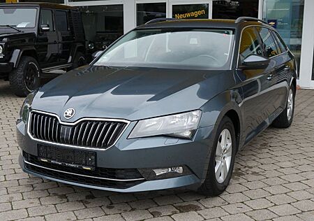 Skoda Superb Combi Ambition / CarPlay / 8-fach bereift