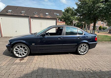BMW 320i -