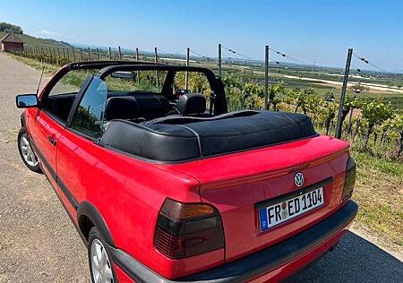 VW Golf Volkswagen rotes Cabrio, 1.6