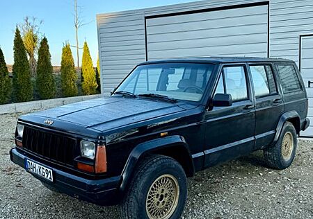 Jeep Cherokee TÜV - LPG Gasanlage - WINTERREIFEN 4x4