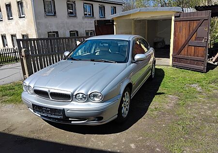 Jaguar X-Type 2.5 Liter V6 -