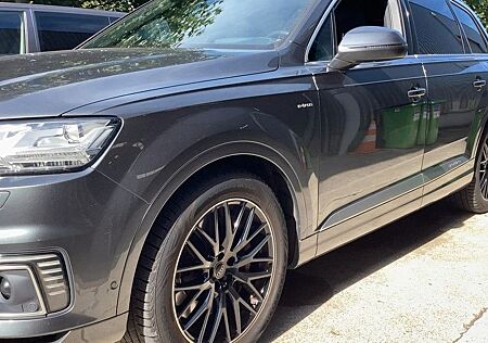 Audi Q7 e-tron 3.0 TDI quattro tiptronic -