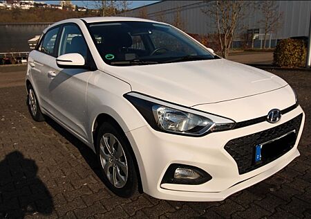 Hyundai i20 Active 1,2 75 PS