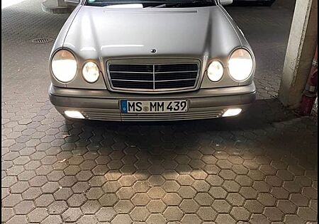 Mercedes-Benz 230