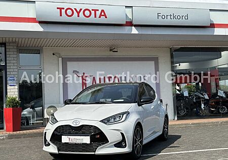 Toyota Yaris Hybrid 1.5 GR SPORT - NAVI, PDC, SZ