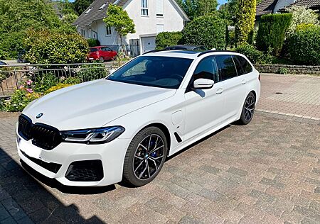 BMW 530e xdrive,softclose,360,Komfortsitze,h&k,Laser