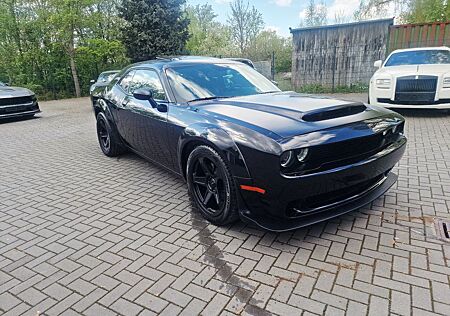 Dodge Challenger DEMON paket