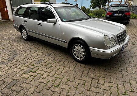 Mercedes-Benz E 240 T CLASSIC Classic