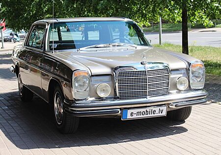 Mercedes-Benz 250 CE W114 - Restored, Original, Sammler, FEST