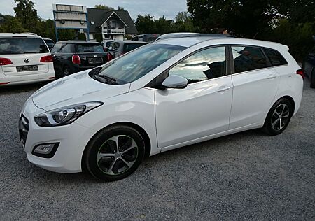 Hyundai i30 cw blue Trend abn.AHK,2.Hand