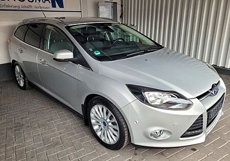 Ford Focus Turnier Titanium*AHK*SEHR GEPFLEGT*2.HD*