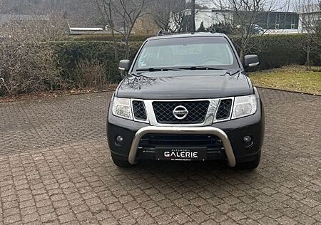 Nissan Pathfinder 2.5 dCi XE STIER ZIVIL BW 7 SITZER