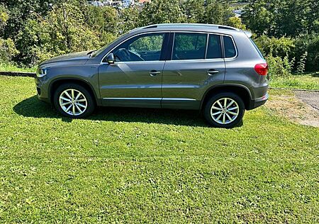 VW Tiguan Volkswagen 2.0 TDI SCR 4MO BMT LOUNGE Sport & St...