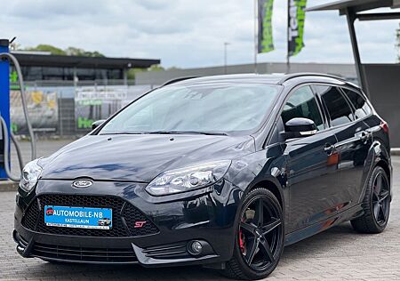 Ford Focus Turnier ST Xenon LEDs Navi Recaro 250 PS