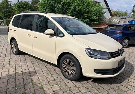 VW Sharan Volkswagen Trendline BMT NAVI 7-SITZE PDC STDHZG GRA