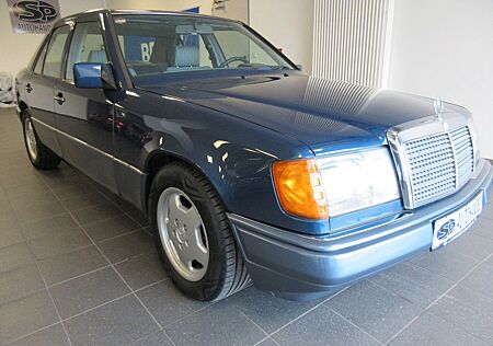 Mercedes-Benz 230 E Schiebedach Wurzelnuß 90Liter-Tank TÜV neu