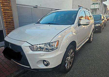 Mitsubishi Outlander 2.2 DI-D+ MIVEC Intense 4WD Intense