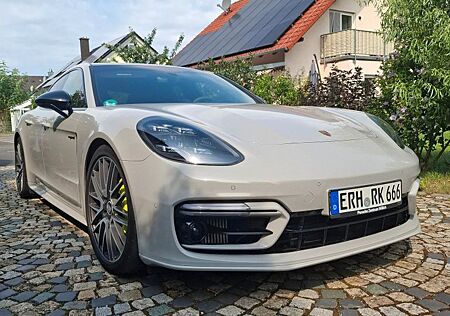 Porsche Panamera 4 E-Hybrid -