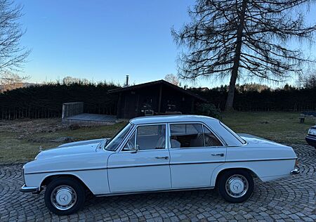 Mercedes-Benz 220 Strich8 mit H Kennzeichen viele Neuteile!