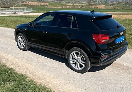 Audi Q2 30 TFSI S line S line AHK ,Garantie 2027