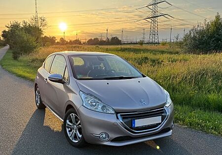 Peugeot 208 1.6 Allure | Diesel | Automatik | SHZ | NAVI