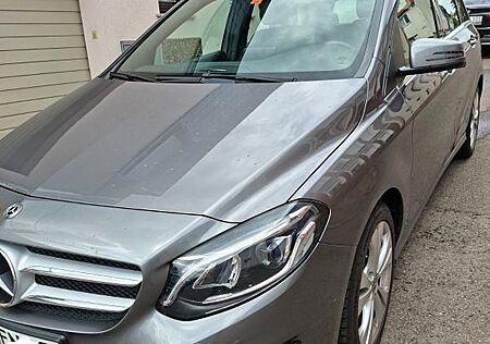 Mercedes-Benz B 220 4MATIC DCT -