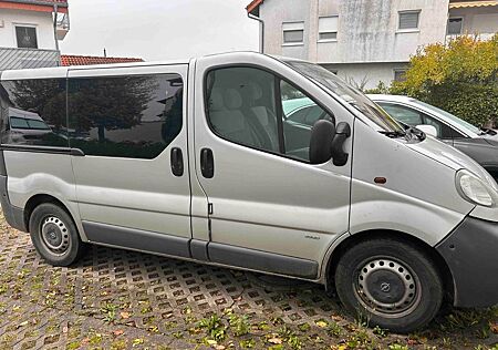 Opel Vivaro 2.5 CDTI Automatik Klima 9 Sitzer