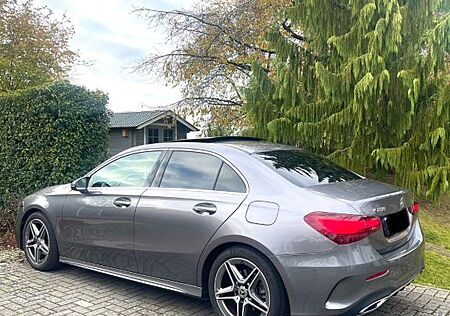 Mercedes-Benz A 200 A200 Limousine Pano AMG Line Garantie 10/27