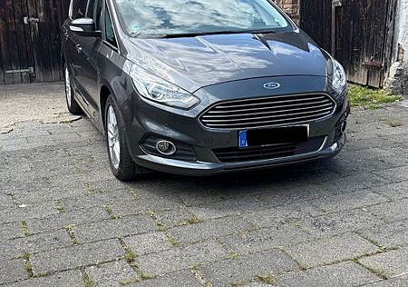 Ford S-Max 2,0 TDCi 132kW Titanium PowerShift Tit...