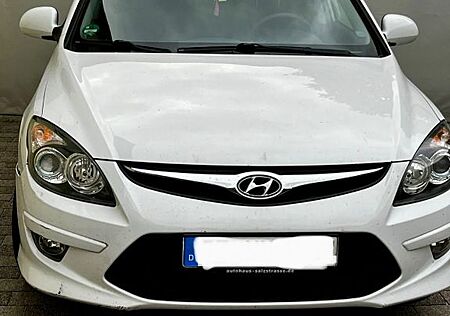 Hyundai i30 CW blue 1.6 CRDi 66 kW Classic Classic
